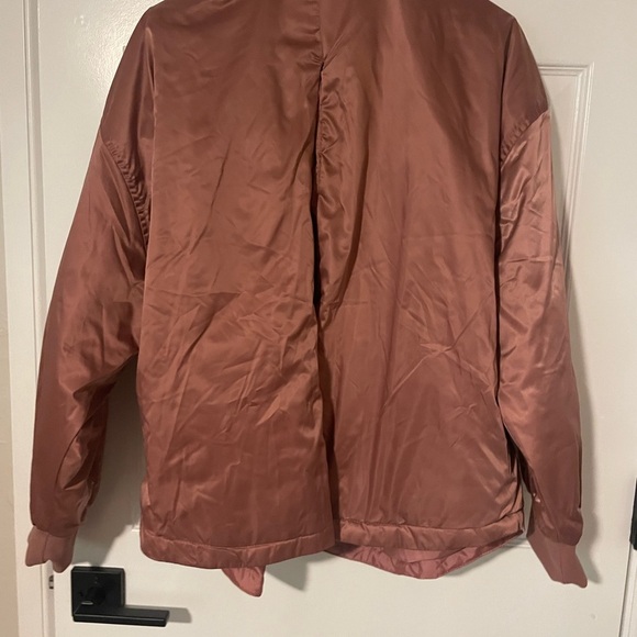 NWT Women's Berry Pink Bomber Jacket Water‎ Resistant cute detail in back Sz L - Picture 4 of 7